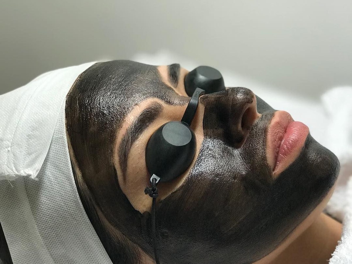 Black Peel Treatment in Bangalore - VTIARA Clinic